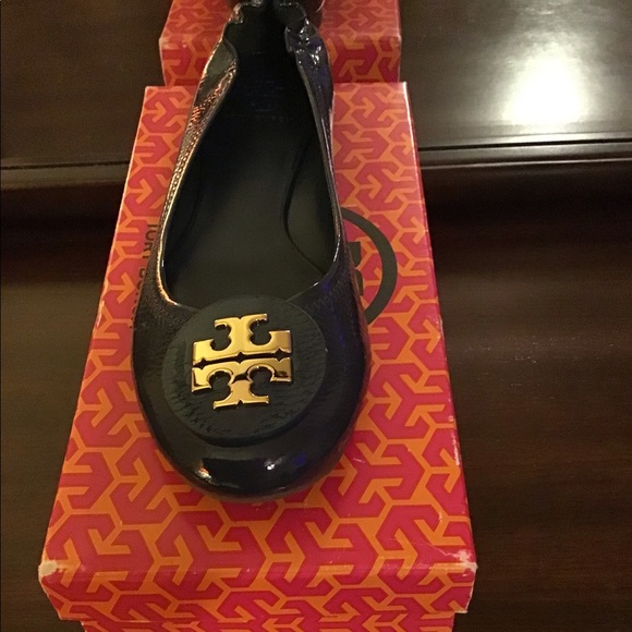 Tory Burch Ladies Navy Blue Patent Flats. - Picture 3 of 14